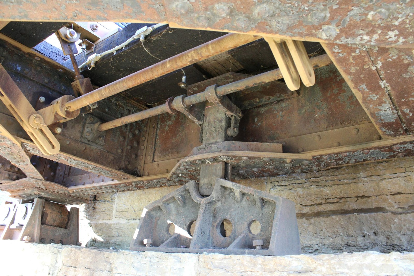 End lift mechanism